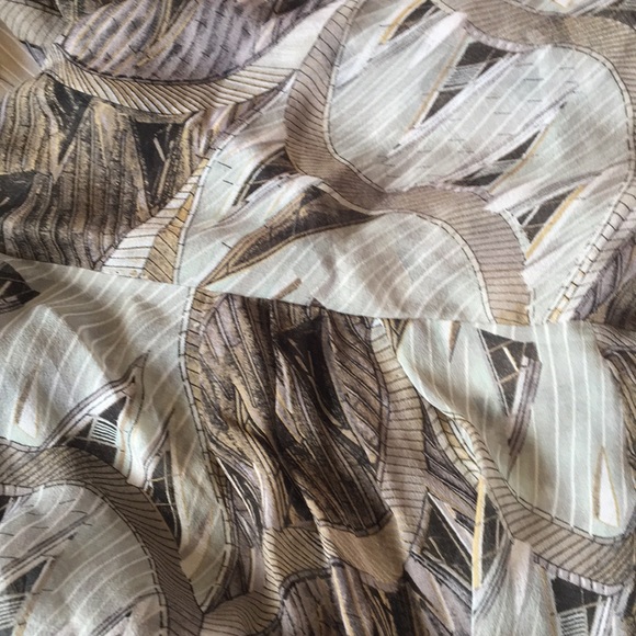 ⭐️SALE⭐️🎉HP🎉DVF Wrap Dress - Picture 6 of 8